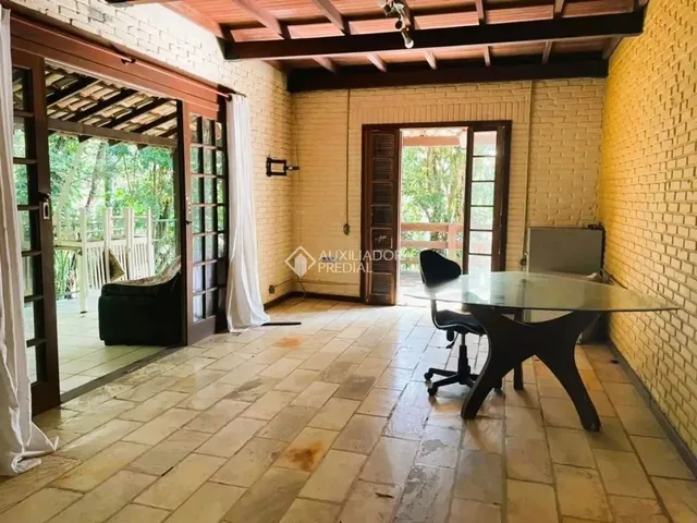 Imagem 1: Casa em Meio À Natureza no Córrego Grande - 3 Dormitórios, Amplos Deck´s e Terreno