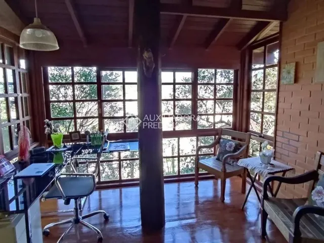 Imagem: Casa de 4 Dormitórios com 2 Suítes no