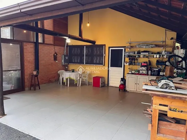 Imagem 13: Casa de 4 Dormitórios com 2 Suítes no Itacorubi com Piscina