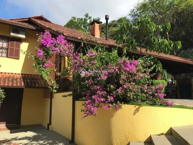 Imagem 4: Casa de 4 Dormitórios com 2 Suítes no Itacorubi com Piscina