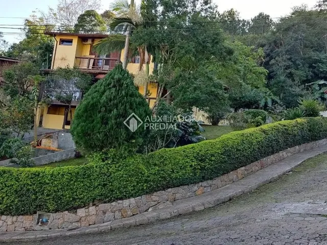 Imagem 14: Casa de 4 Dormitórios com 2 Suítes no Itacorubi com Piscina