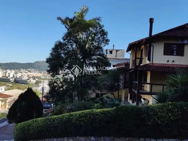 Imagem 16: Casa de 4 Dormitórios com 2 Suítes no Itacorubi com Piscina