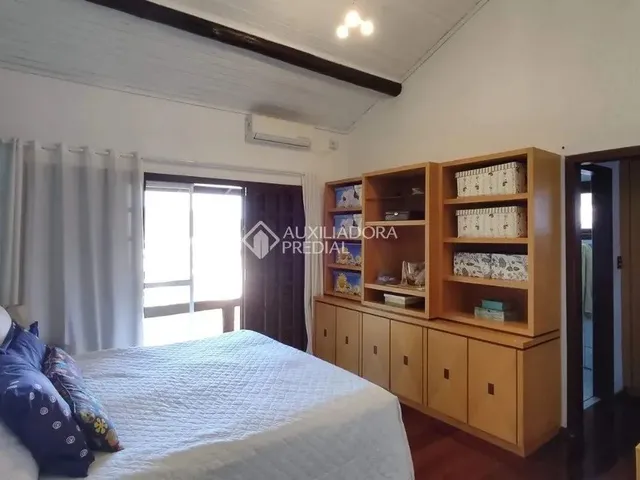 Imagem 9: Casa de 4 Dormitórios com 2 Suítes no Itacorubi com Piscina