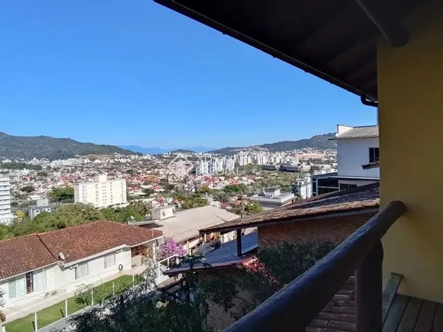 Imagem 6: Casa de 4 Dormitórios com 2 Suítes no Itacorubi com Piscina