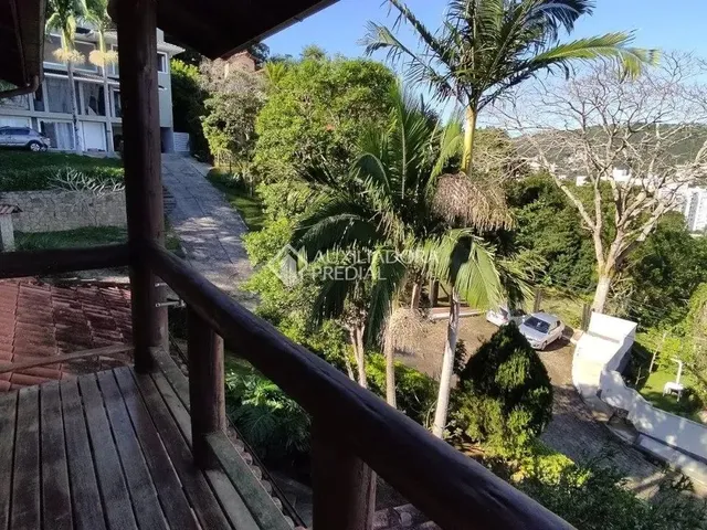 Imagem 8: Casa de 4 Dormitórios com 2 Suítes no Itacorubi com Piscina