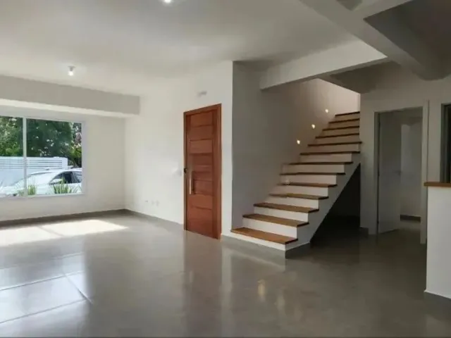 Imagem 2: Casa a Venda com 3 Quartos em Lagoa da Conceição - Florianópolis - Sc