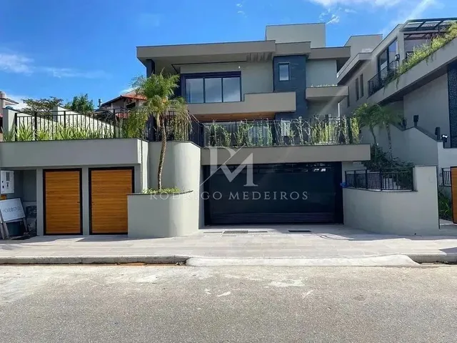 Imagem: Casa com 5 Suítes a 100 Metros da Lagoa