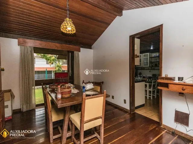 Imagem 10: Casa Residencial À Venda no Bairro Trindade com 327 M² e 6 Dormitórios/Quartos