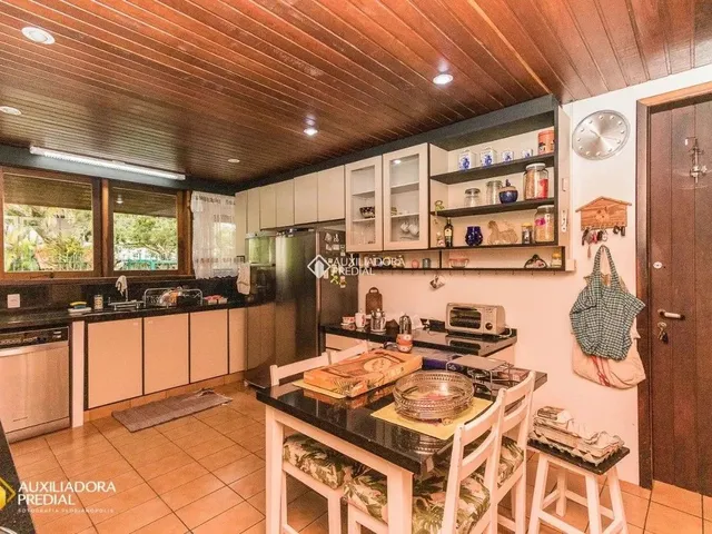 Imagem 2: Casa Residencial À Venda no Bairro Trindade com 327 M² e 6 Dormitórios/Quartos