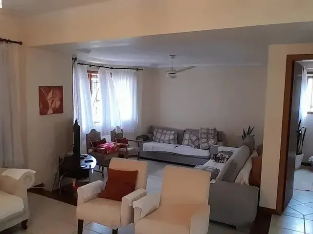 Imagem 4: Térrea para Venda Possui 314 Metros Quadrados com 4 Quartos em Trindade - Florianópolis