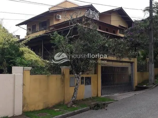 Imagem 2: Casa À Venda com 4 Dormitórios e 751M2 de Terreno, na Lagoa da Conceição