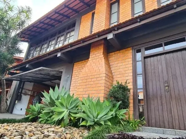 Imagem 14: Casa para Venda em Florianópolis, Itacorubi, 4 Dormitórios, 2 Suítes, 4 Banheiros, 4