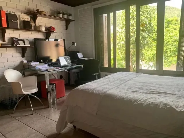 Imagem 2: Casa para Venda em Florianópolis, Itacorubi, 4 Dormitórios, 2 Suítes, 4 Banheiros, 4