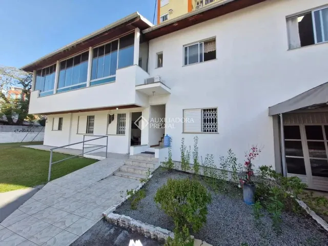 Imagem 1: Casa Residencial À Venda no Bairro Trindade com 210 M² e 4 Dormitórios/Quartos
