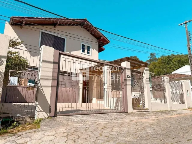 Imagem: Casa de 7 Quartos, Sendo 2 Suítes no Bairro