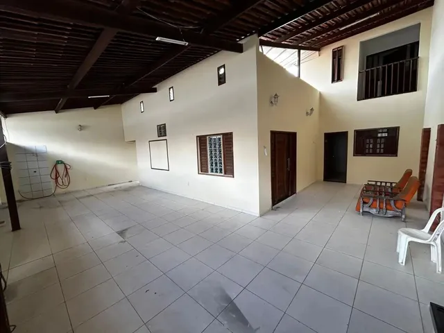 Imagem 8: Aluga Casa Candelária com 5 Quartos 3 Vagas de Garagem
