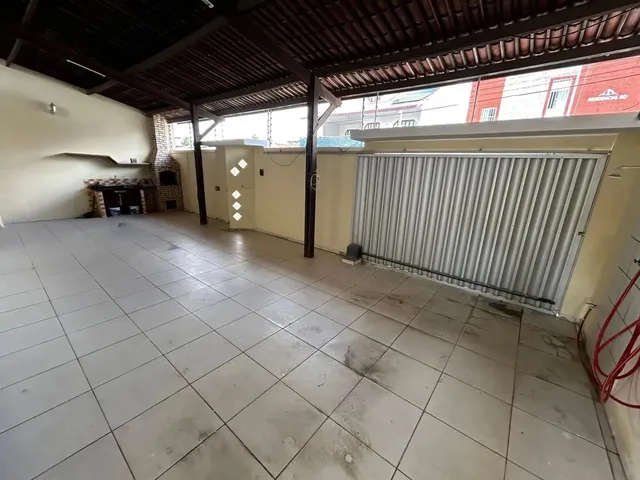 Imagem 7: Aluga Casa Candelária com 5 Quartos 3 Vagas de Garagem