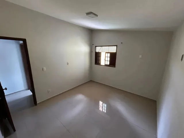 Imagem 6: Aluga Casa Candelária com 5 Quartos 3 Vagas de Garagem
