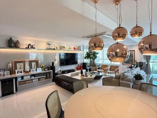 Imagem: O apartamento possui 3 Dormitórios, 5 Banheiros, 3 Vagas