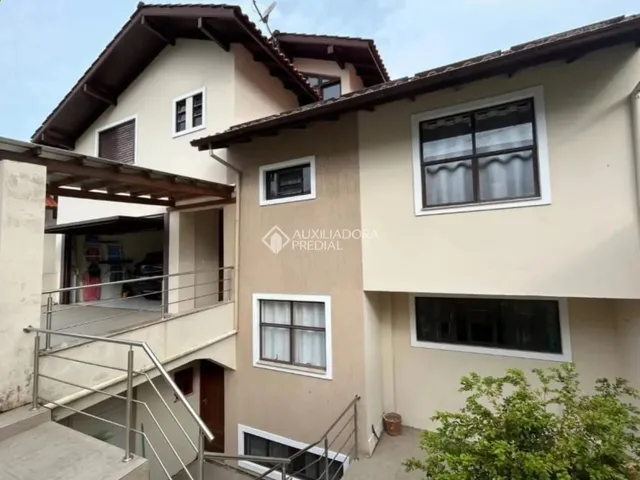 Imagem: Casa Residencial À Venda no Bairro Itacorubi