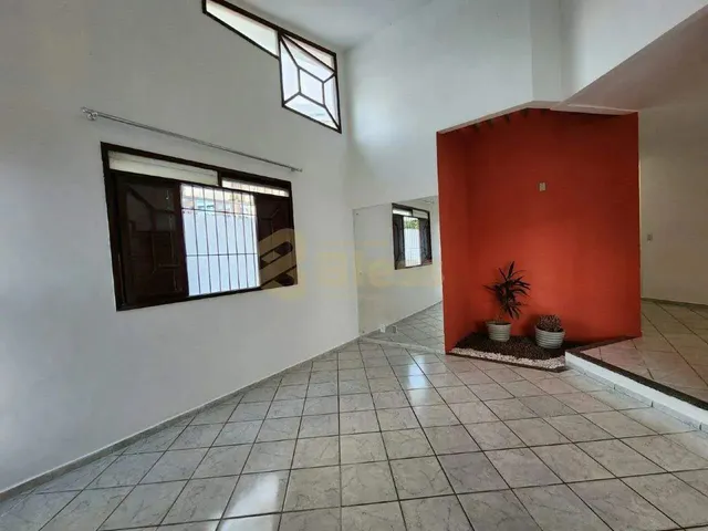 Imagem 5: Casa Ampla com Piscina e 4 Suítes em Rua Tranquila de Capim Macio