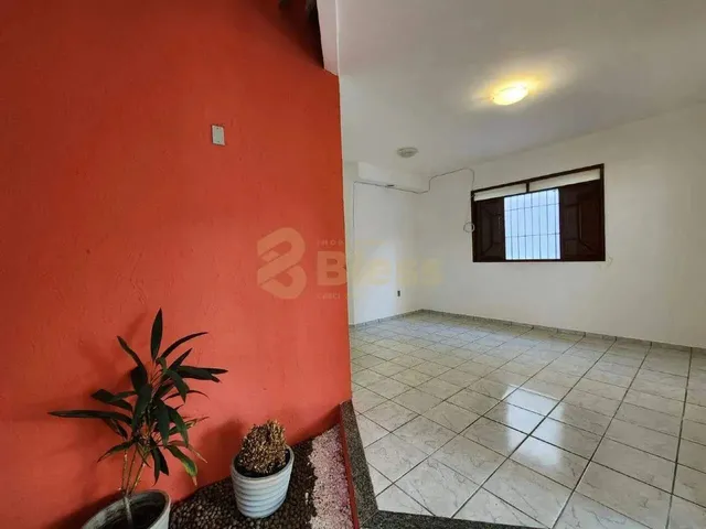 Imagem 9: Casa Ampla com Piscina e 4 Suítes em Rua Tranquila de Capim Macio