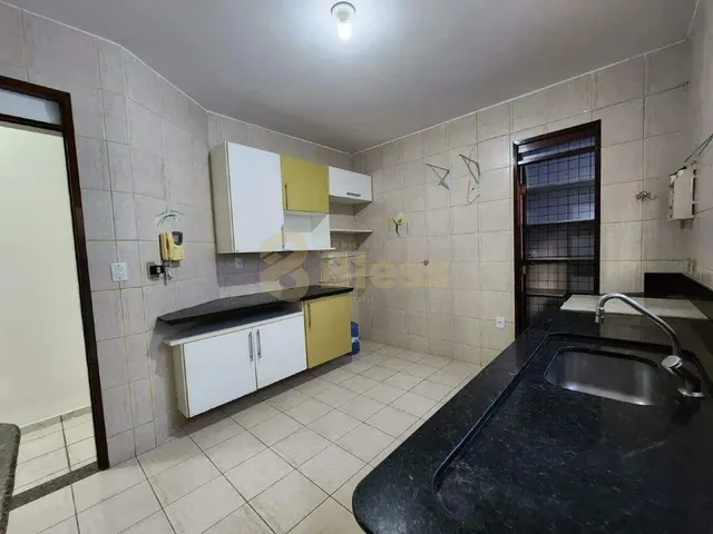 Imagem 4: Casa Ampla com Piscina e 4 Suítes em Rua Tranquila de Capim Macio