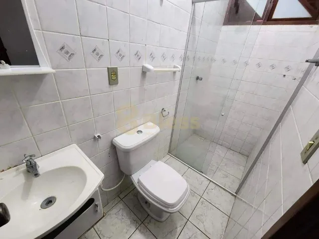 Imagem 12: Casa Ampla com Piscina e 4 Suítes em Rua Tranquila de Capim Macio