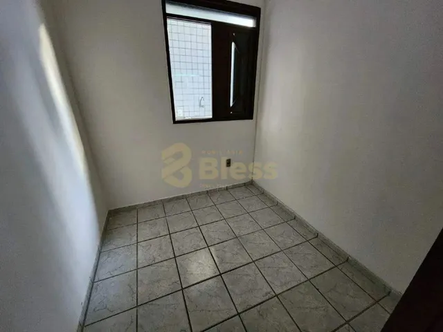 Imagem 10: Casa Ampla com Piscina e 4 Suítes em Rua Tranquila de Capim Macio