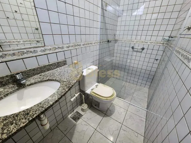 Imagem 11: Casa Ampla com Piscina e 4 Suítes em Rua Tranquila de Capim Macio