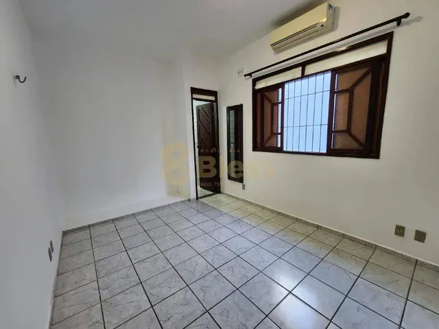 Imagem 7: Casa Ampla com Piscina e 4 Suítes em Rua Tranquila de Capim Macio