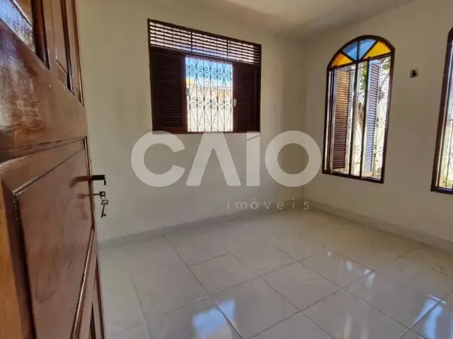 Imagem 2: Casa Comercial em Tirol