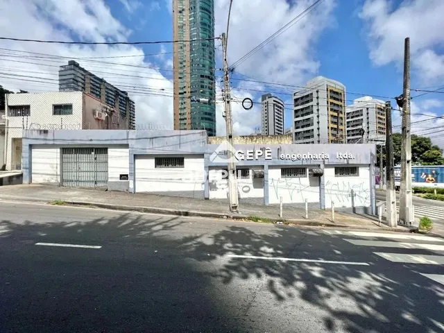 Imagem: A casa possui 3 Dormitórios, 2 Banheiros, 1 Vaga na
