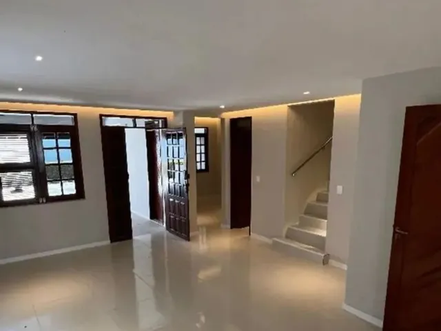 Imagem: A casa em condomínio possui 5 Dormitórios, 3 Suítes, 5