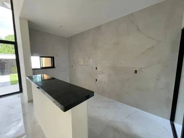 Imagem: Casa com Três Suítes na Lagoa Redonda