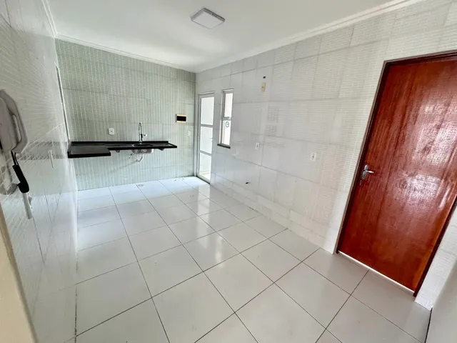 Imagem 10: Casa com 6 Vagas, 3 Quartos, 1 Quadra da Av. Godofredo Maciel