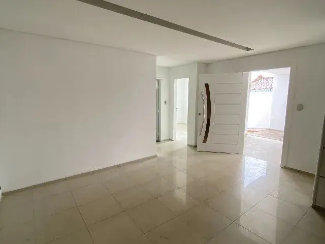 Imagem 6: Casa com Três Quartos Sendo Um Suíte - Jóquei - 108M²