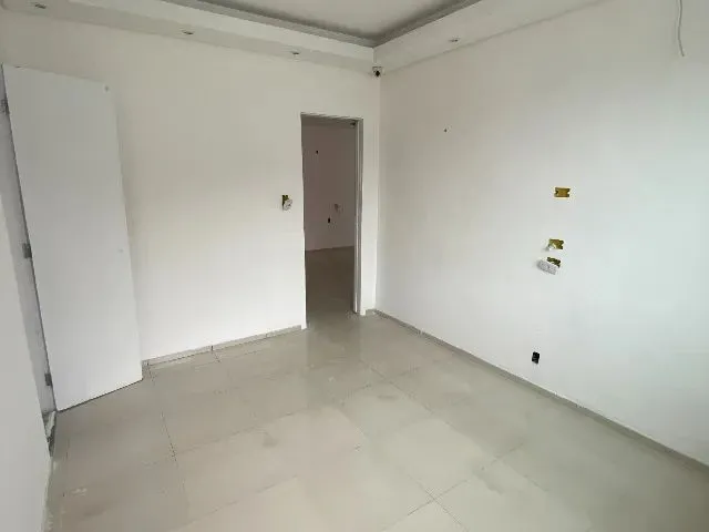 Imagem 7: Casa com Três Quartos Sendo Um Suíte - Jóquei - 108M²
