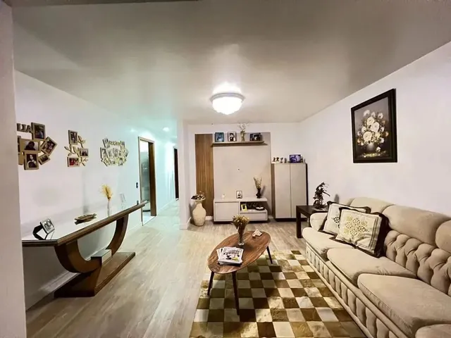Imagem: Casa com 4 Dormitórios À Venda, 220 M²