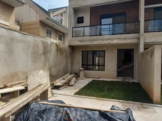 Imagem: Casa em Condomínio À Venda em Curitiba-Pr