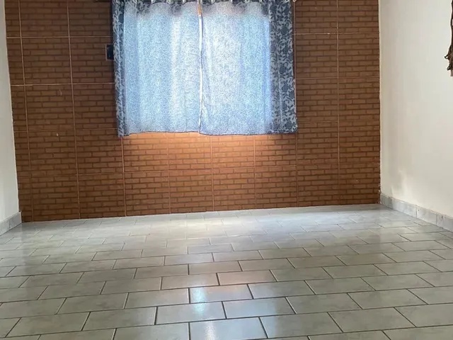 Imagem: Casa Disponível para Alugar. Próximo a