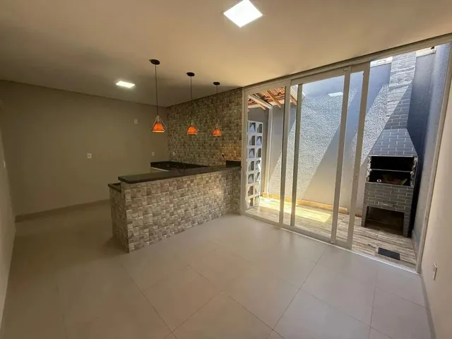 Imagem: A casa possui 3 Dormitórios, 3 Suítes, 4 Banheiros, 2
