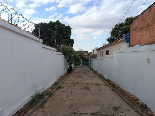 Imagem 5: Aluguel de Casa Comercial com Estacionamento Centro de Montes Claros
