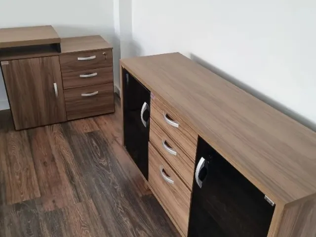Imagem 1: Sala Comercial Já com Mobília para Aluguel no Centro de Londrina