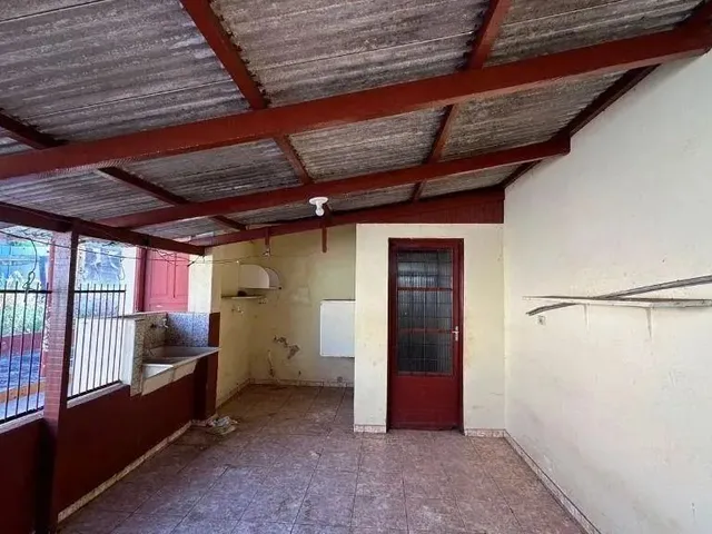 Imagem 2: Casa À Venda em Ibiporã, Centro, com 3 Quartos, com 98 M²