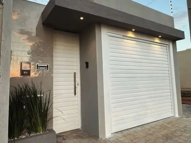 Imagem: A casa possui 3 Dormitórios, 1 Suíte, 2 Banheiros, 1 Vaga