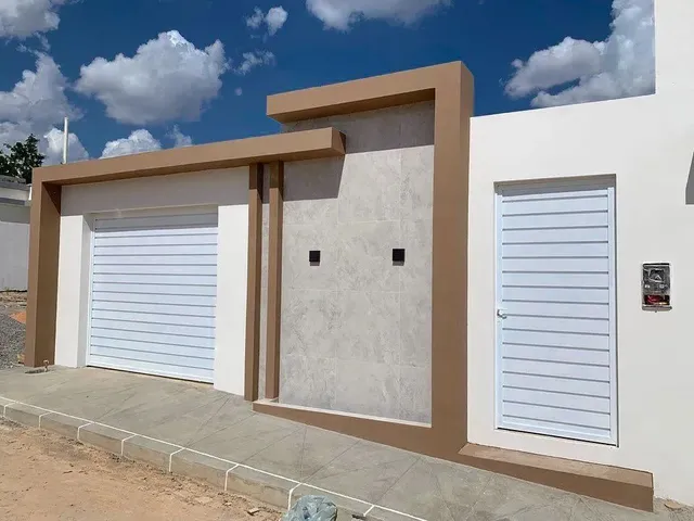 Imagem: A casa possui 3 Dormitórios, 2 Banheiros, 1 Vaga na garagem