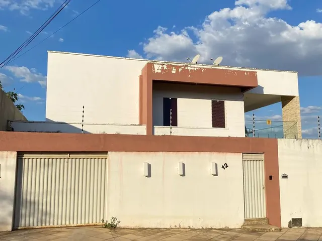 Imagem: A casa possui 5 Dormitórios, 4 Suítes, 5 Banheiros, 4