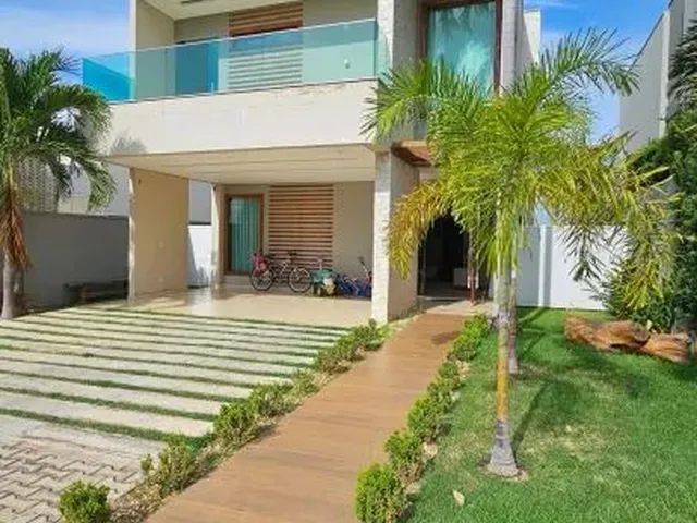 Imagem: A casa possui 3 Dormitórios, 3 Suítes, 4 Banheiros, 2 Vagas