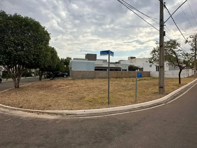 Imagem: Terreno de Esquina À Venda com 460 M2 no